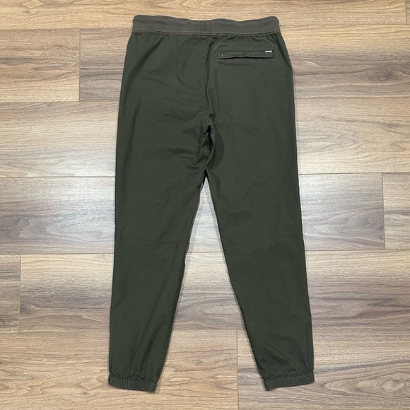 Vuori Ripstop Traveler Jogger Pants in Dark Oregano Green Size Mens Medium - Picture 7 of 13